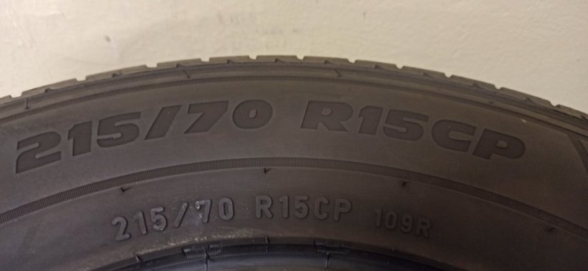 Pirelli Carrier Camper 215/70 R15C 109R 4,5-8,5mm (Bazarové)