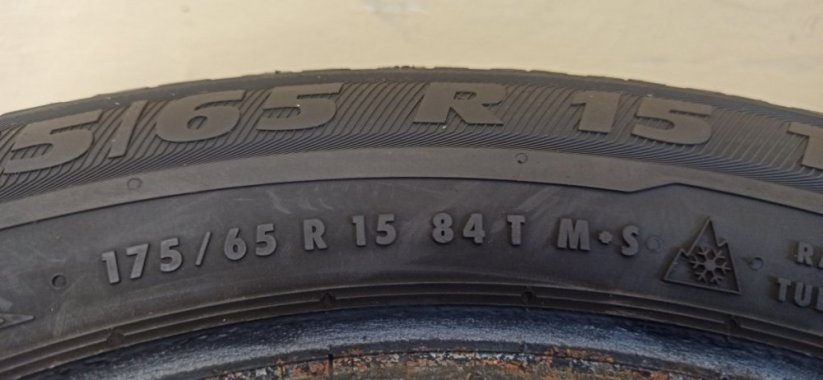 Semperit 175/65 R15 84T 6,5mm (Bazarové)