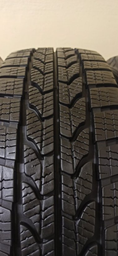 Goodyear Cargo 205/75 R16C 113/111R 5,5 - 8,5 mm (Bazarové)