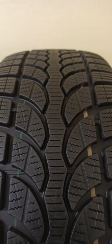 Bridgestone Blizzak 245/65 R17 111T 7 - 7,5 mm (Bazarové)