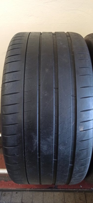 Michelin Pilot Sport 4 S 325/35 R22 114Y 3 - 4 mm (Bazarové)