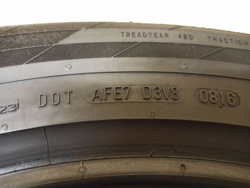 Continental 235/55 R19 105W 4,5-5mm (Použité)