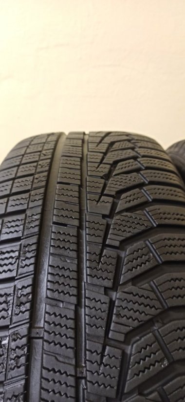 Hankook Winer icept evo 2 SUV 225/65 R17 5,5-6,5mm (Použité)