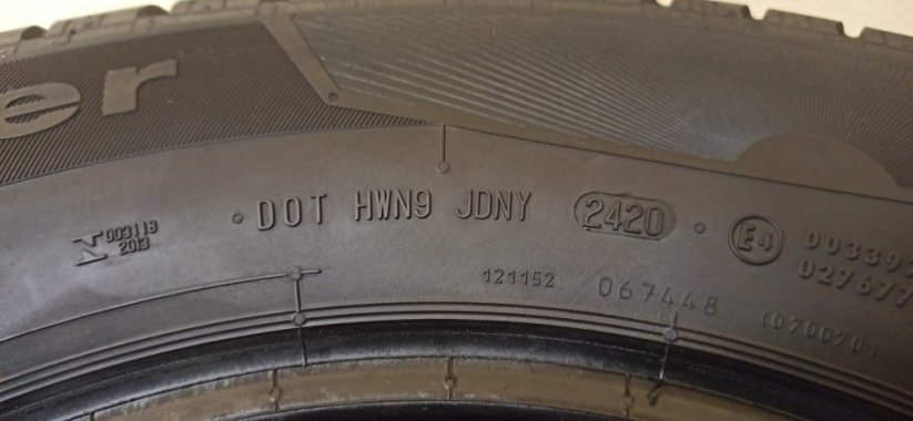 Continental 225/75 R16CP 116R 2x 8mm a 2x 6,5mm (Bazarové)