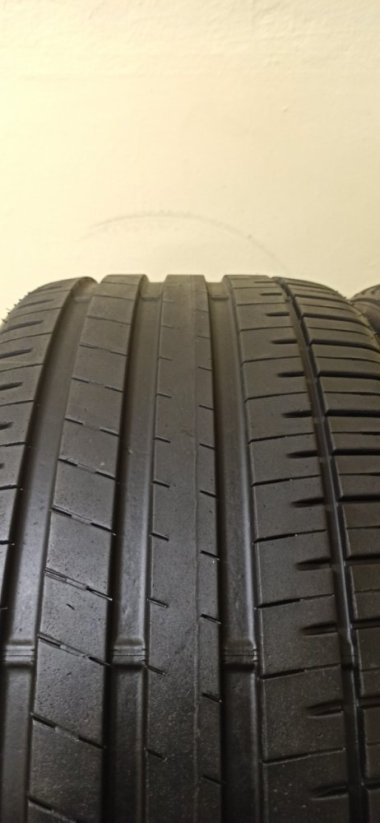 Falken 245/35 R19 93Y 5,5-6mm (Bazarové)
