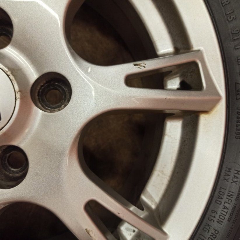 ALU kola Seat Leon 5x112, zimní pneu 195/65 R15