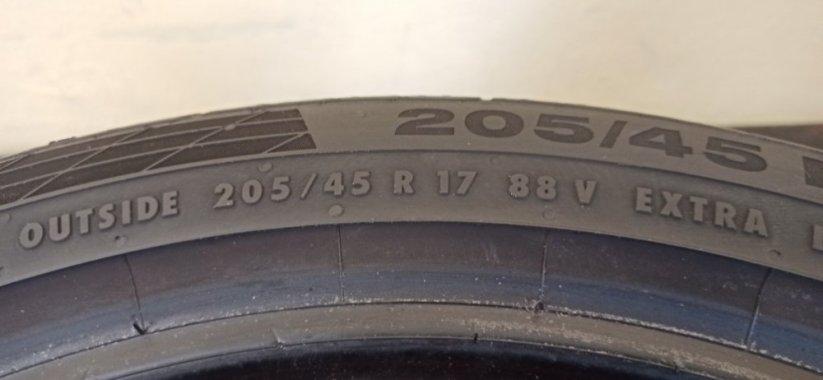 Continental 205/45 R17 88V 5mm (Bazarové)