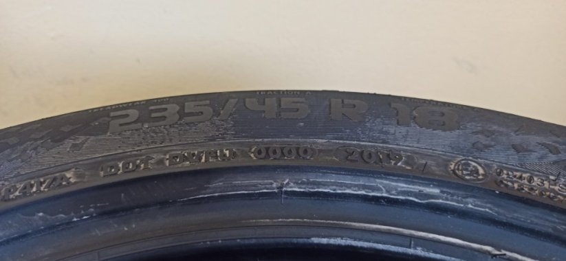 Vredestein Quatrac 5 235/45 R18 98Y 5mm (Bazarové)