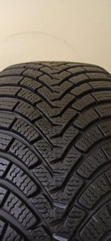 Falken Eurowinter HS01 195/55 R16 87H 5,5 - 6 mm (Použité)