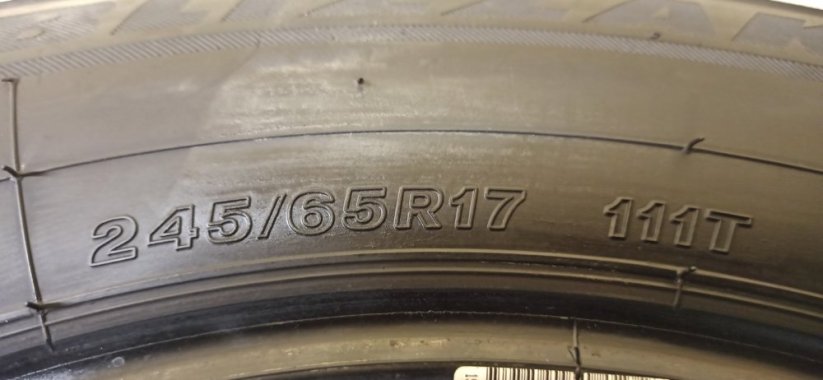 Bridgestone Blizzak 245/65 R17 111T 7 - 7,5 mm (Bazarové)