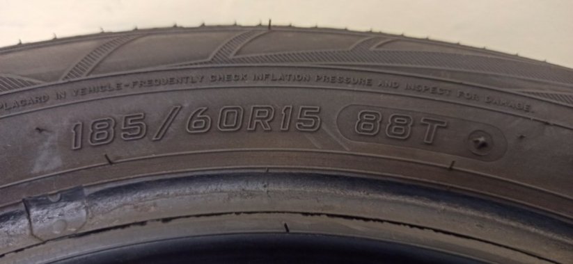Falken HS 499 Eurowinter 185/60 R15 88T 5,5 mm (Použité)