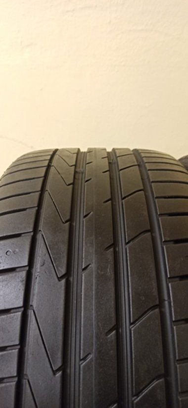 Hankook Ventus S1 245/40 R18 97/93 Y 4,5 - 5,5 mm (Bazarové)