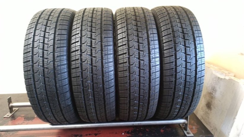 Continental 215/65 R16C 109/107T 8,5mm (Bazarové)