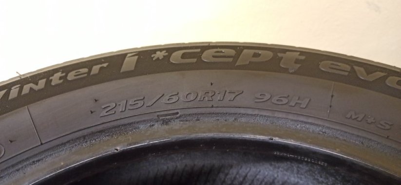 Hankook Winter icept evo 2 215/60 R17 96H 4 – 5 mm (Bazarové)