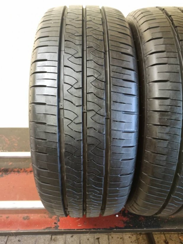 Kumho 235/55 R18 104H 7,5-8mm (Bazarové)