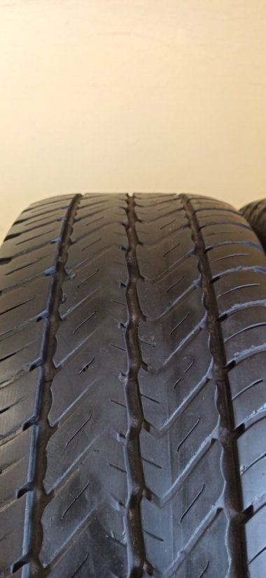 Dunlop 225/55 R17C 109/107H 4,5-5mm (Bazarové)