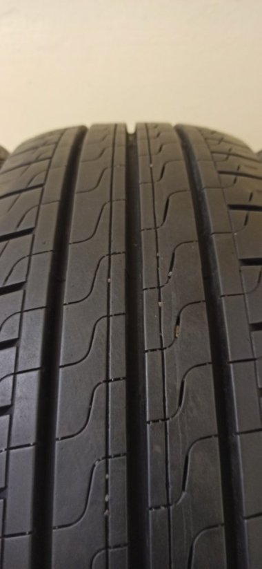 Pirelli Carrier Camper 215/70 R15C 109R 4,5-8,5mm (Bazarové)