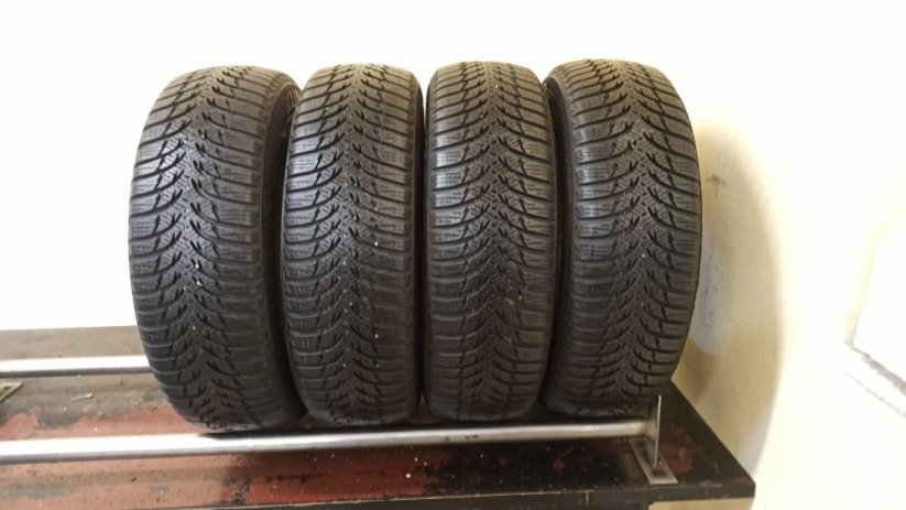 Kumho WinterCraft 175/65 R14 82T 5,5 - 6,5 mm (Bazarové)