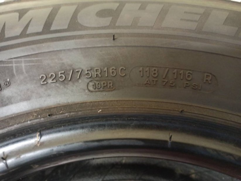 Michelin 225/75 R16C 118/116R 8,5mm (Použité)
