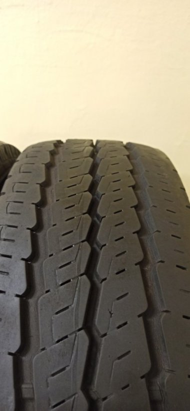 Continental Vanco Camper 215/70 R15CP 109R 7-8 mm (Použité)