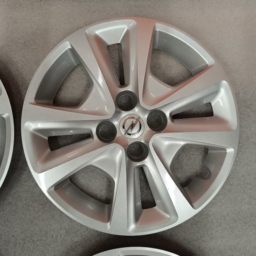Poklice Opel Corsa 15" TOP STAV (použité)
