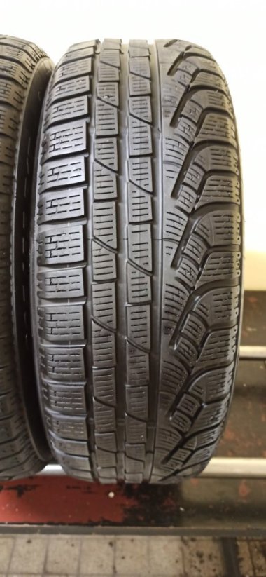 Pirelli 205/55 R17 91H 5-6mm (Použité)