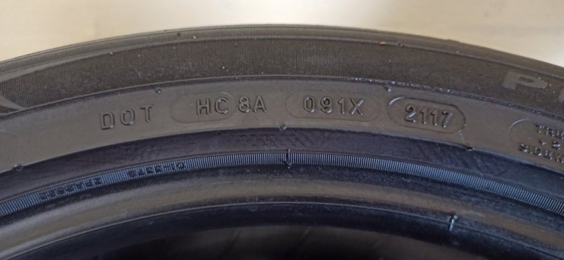 Michelin 225/45 R17 91W 1x4-5mm 1x3,5-4mm (Bazarové)