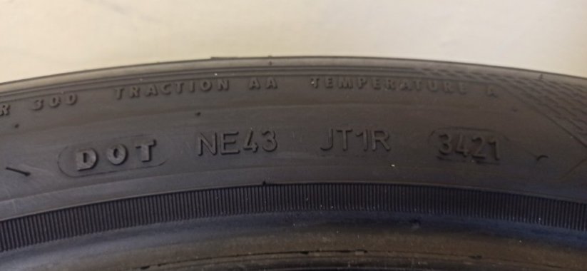 Goodyear Eagle F1 Asymetric5 265/40R21 105H 2x5,5-5mm (Bazarové)