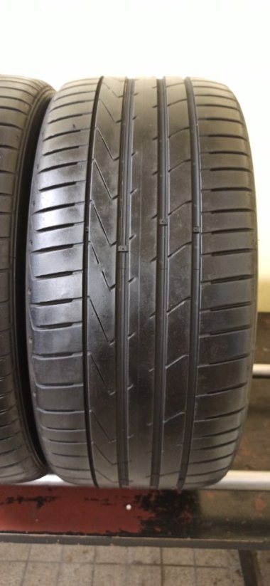 Hankook Ventus S1 245/40 R18 97/93 Y 4,5 - 5,5 mm (Bazarové)