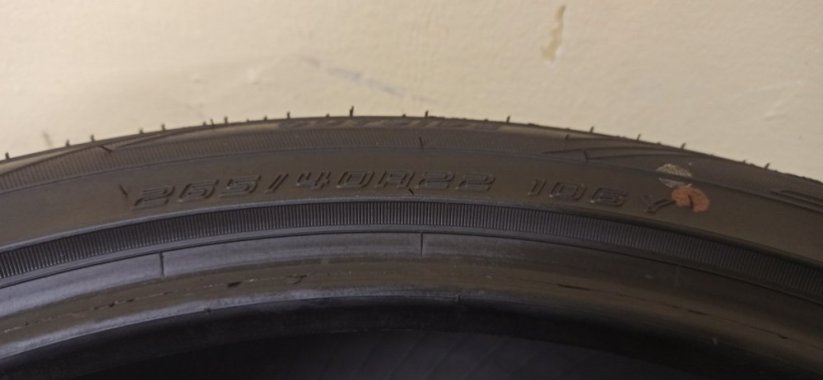 Falken 265/40 R22 106Y 4,5-5,5mm (Použité)