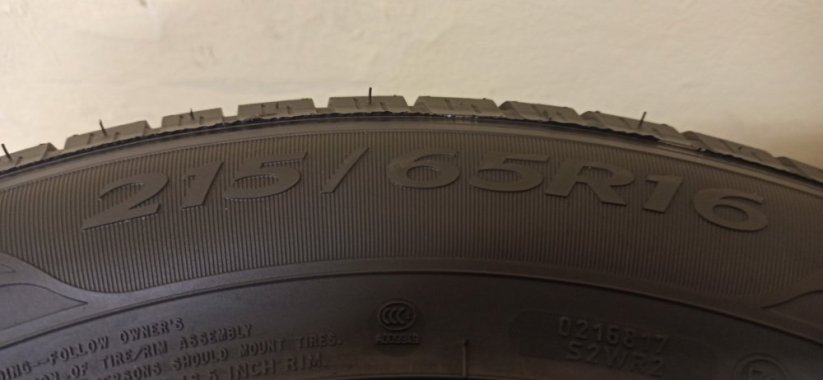 Goodyear Efficient Grip SUV 215/65 R16 98V 8 mm (Bazarové)