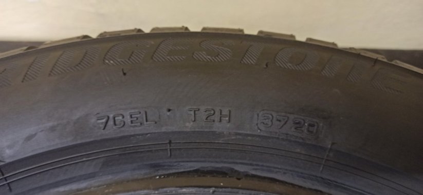 Bridgestone Blizzak LM001 185/60 R16 86H 8 mm