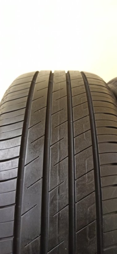 Goodyear Efficient Grip 215/55 R17 98W 6,5 mm (Bazarové)