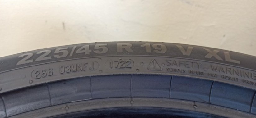 Semperit 225/45 R19 96V 8-8,5mm (Bazarové)