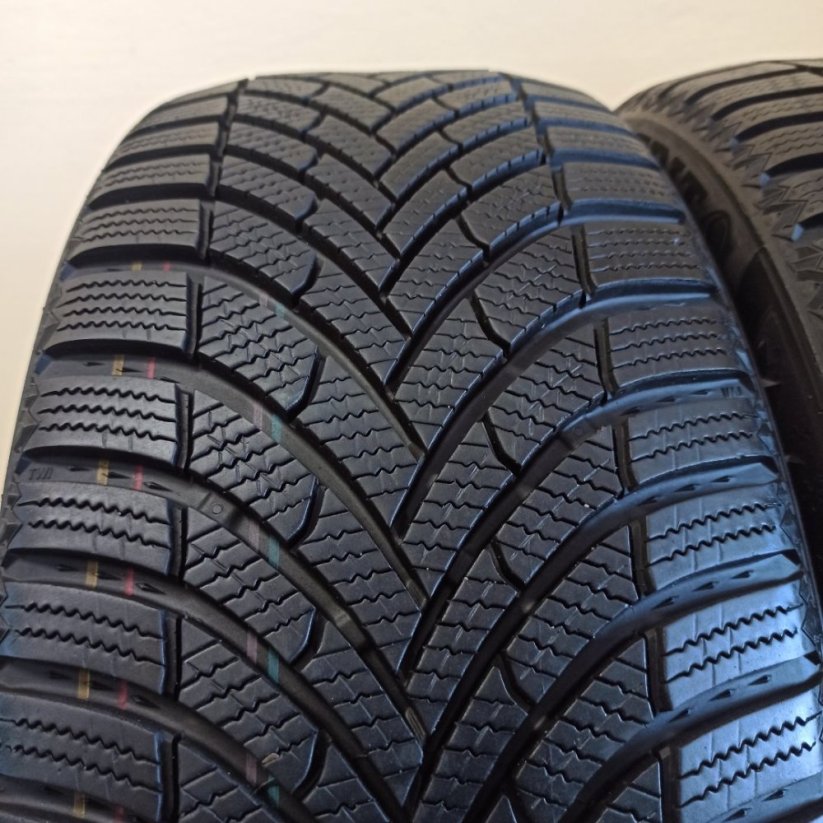 Semperit 225/45 R19 96V 8mm (Bazarové)
