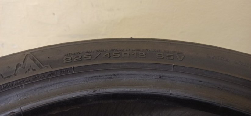 Dunlop Winter sport 5 225/45 R18 95V 4 - 6 mm (Použité)