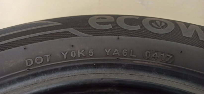 Kumho 185/60 R15 84H 2x4-4,5mm; 2x3,5-4mm (Bazarové)