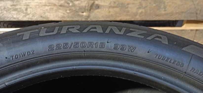 Bridgestone 225/50 R18 99W (Bazarové)
