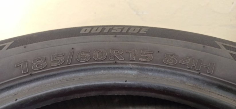 Kumho 185/60 R15 84H 2x4-4,5mm; 2x3,5-4mm (Bazarové)