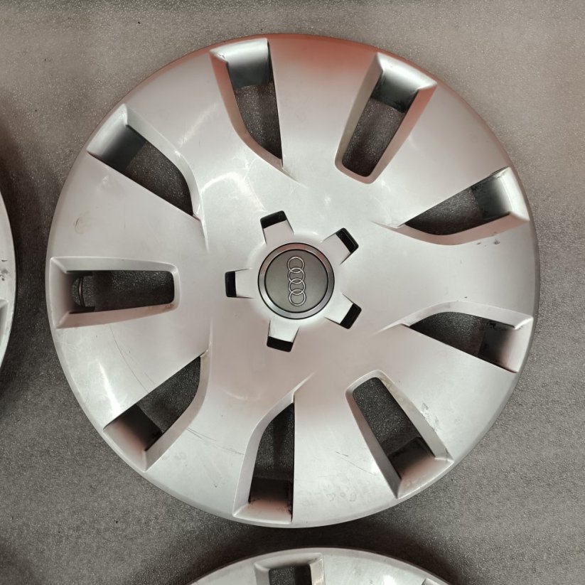 Poklice Audi A3, A4 16" (použité)