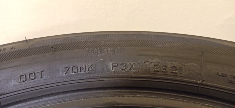 Bridgestone Potenza 275/40 R19 101Y 3 - 4 mm (Bazarové)