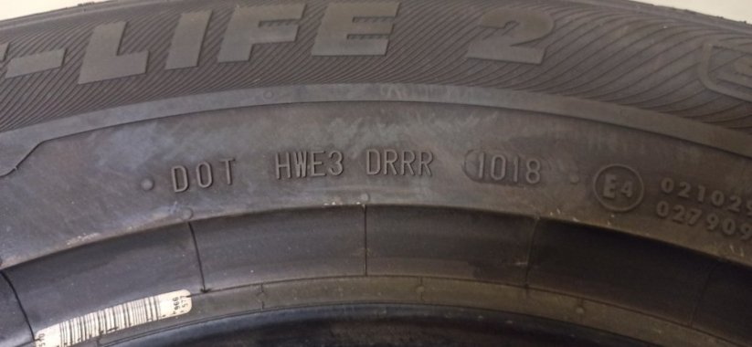 Semperit 215/65 R17 99H 8,5mm NOVÉ letní