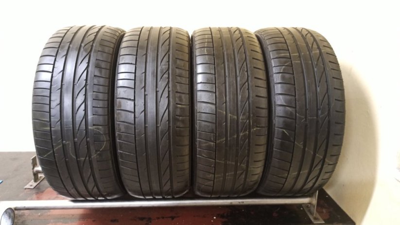 Bridgestone Potenza RE050A 235/45 R18 94W 4,5 mm (Použité)