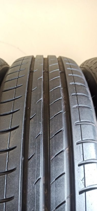Vredestein 165/70 R14 81T 5,5-6,5mm (Bazarové)
