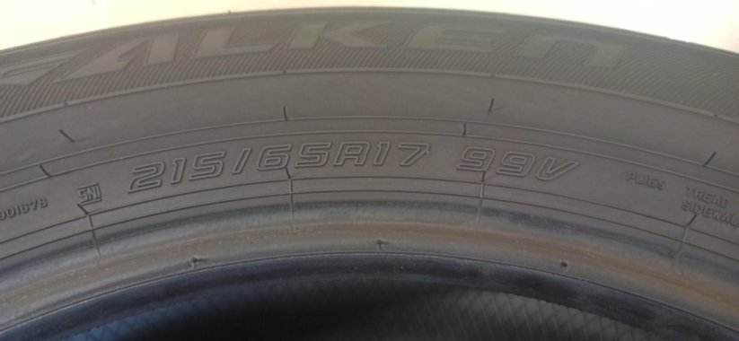 Falken Ziex 215/65/17 99V 1x 5-5,5mm a 1x 4,5-5mm (Použité)