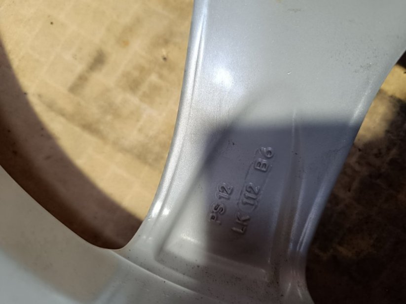 Alutec, 7,5x17'', 5x112, ET28 zimní pneu 225/50R17