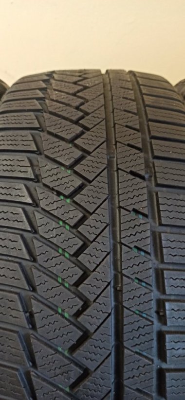 Continental 215/40 R18 89V 4,5 - 6,5mm (Použité)