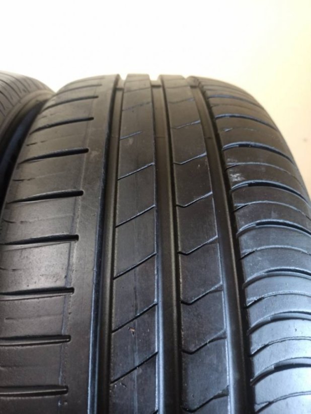 Hankook 195/55 R16 87V 1x6,5mm; 1x5,5mm (Bazarové)