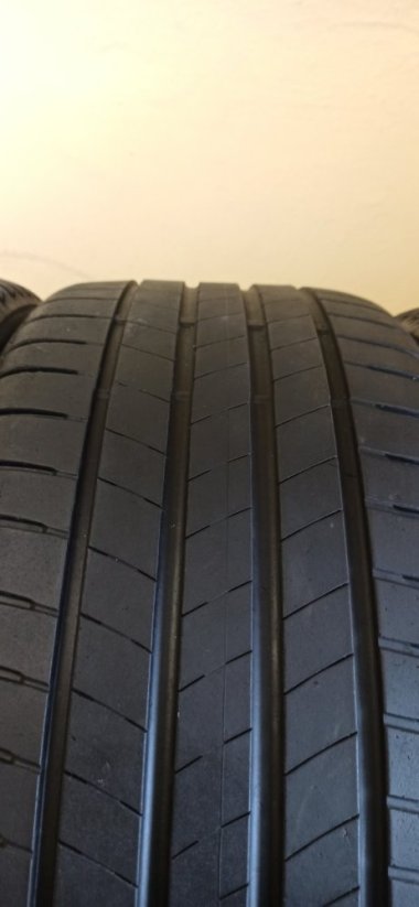 Bridgestone 245/40 R19 94W 2x 4-5mm a 2x 3,5-4,5mm (Bazarové)