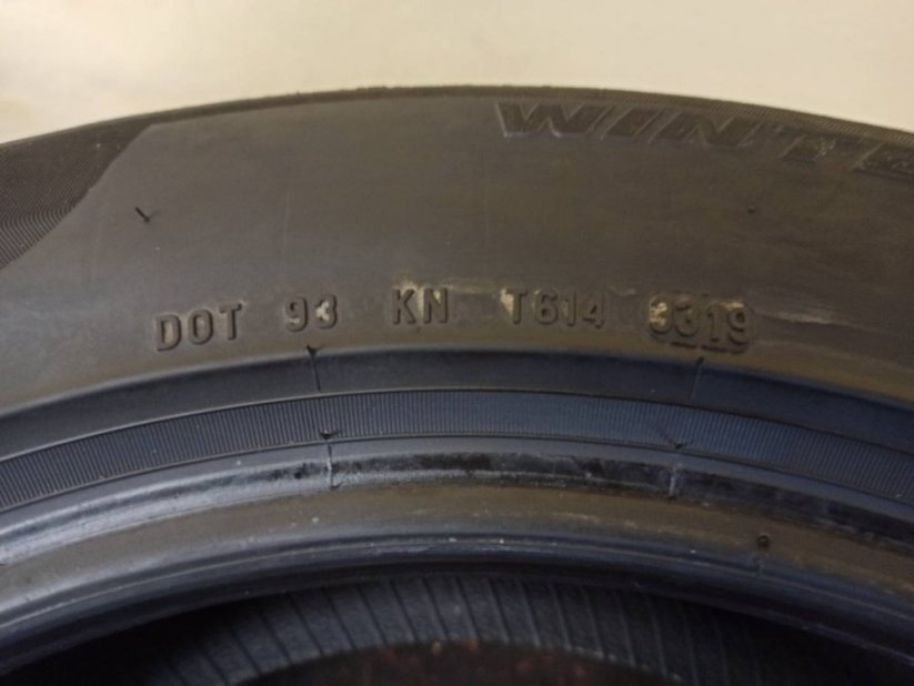 Pirelli 205/60 R17 93H 4,5-5,5mm (Bazarové)